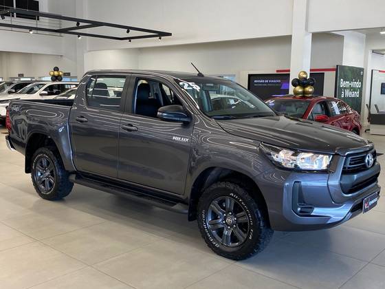 TOYOTA HILUX 2.8 D-4D TURBO DIESEL CD SR 4X4 AUTOMÁTICO TOYOTA HILUX 2.8 D-4D TURBO DIESEL CD SR 4X4 AUTOMÁTICO